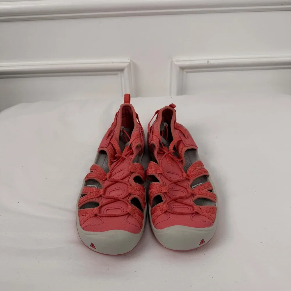 KEEN Moxie Kids Sandals Coral Pink Water Shoes 1025093 Size 3 US 35 EU